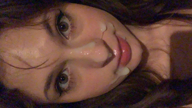 Anna Blossom – Novinha viciada em porra na cara